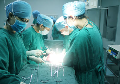 谭晓静主任为王女士实施肌瘤剔除术